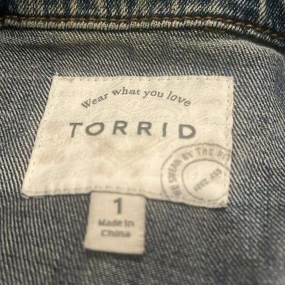 Torrid distressed denim jacket size 1 (14-16 or 1X) - Picture 4 of 8